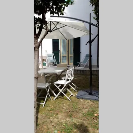 Casa Vicino Al Mare Con Giardino Apartmán