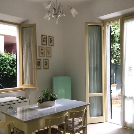 Casa Vicino Al Mare Con Giardino Apartment