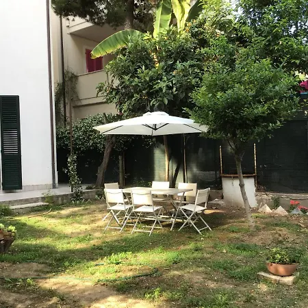 Casa Vicino Al Mare Con Giardino Apartmán